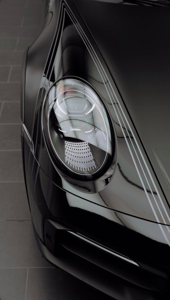 Reflektor Porsche 911 z pasami po zabezpieczeniu folią PPF