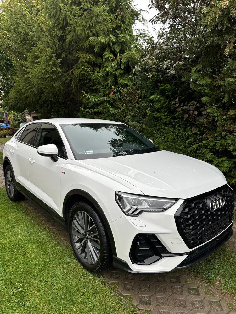 Biały Audi Q3 po myciu detailingowym