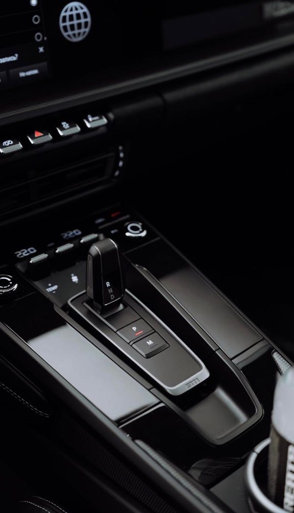 Konsola Porsche 911 zabezpieczona folią PPF
