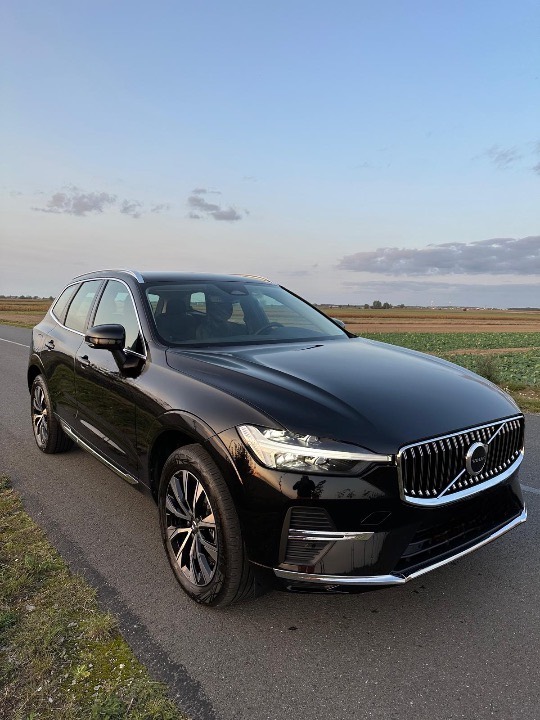 Czarne Volvo XC60 po myciu detailingowym