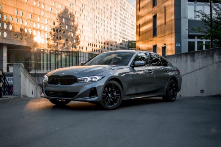 BMW 330i — wynajem